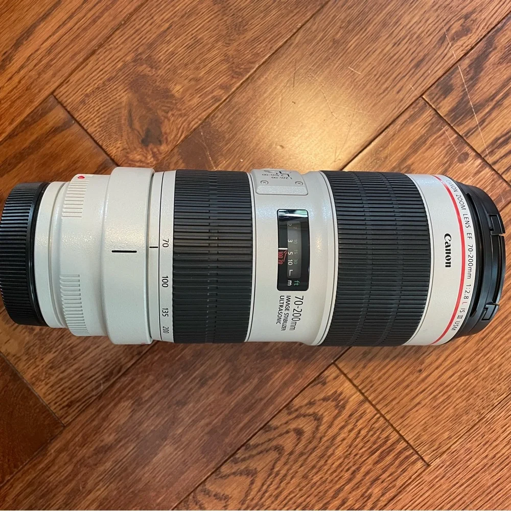 Canon EF 70-200 2.8 lll with lens hood and Canon case